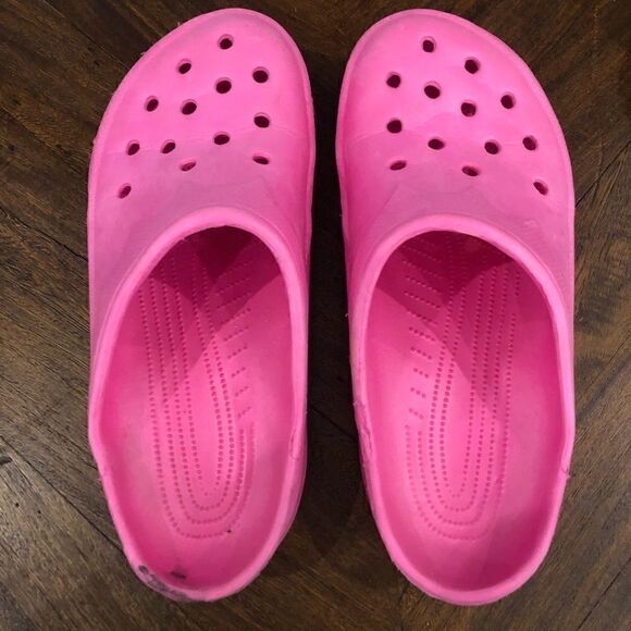Hot pink faux crocs  - Picture 1 of 2